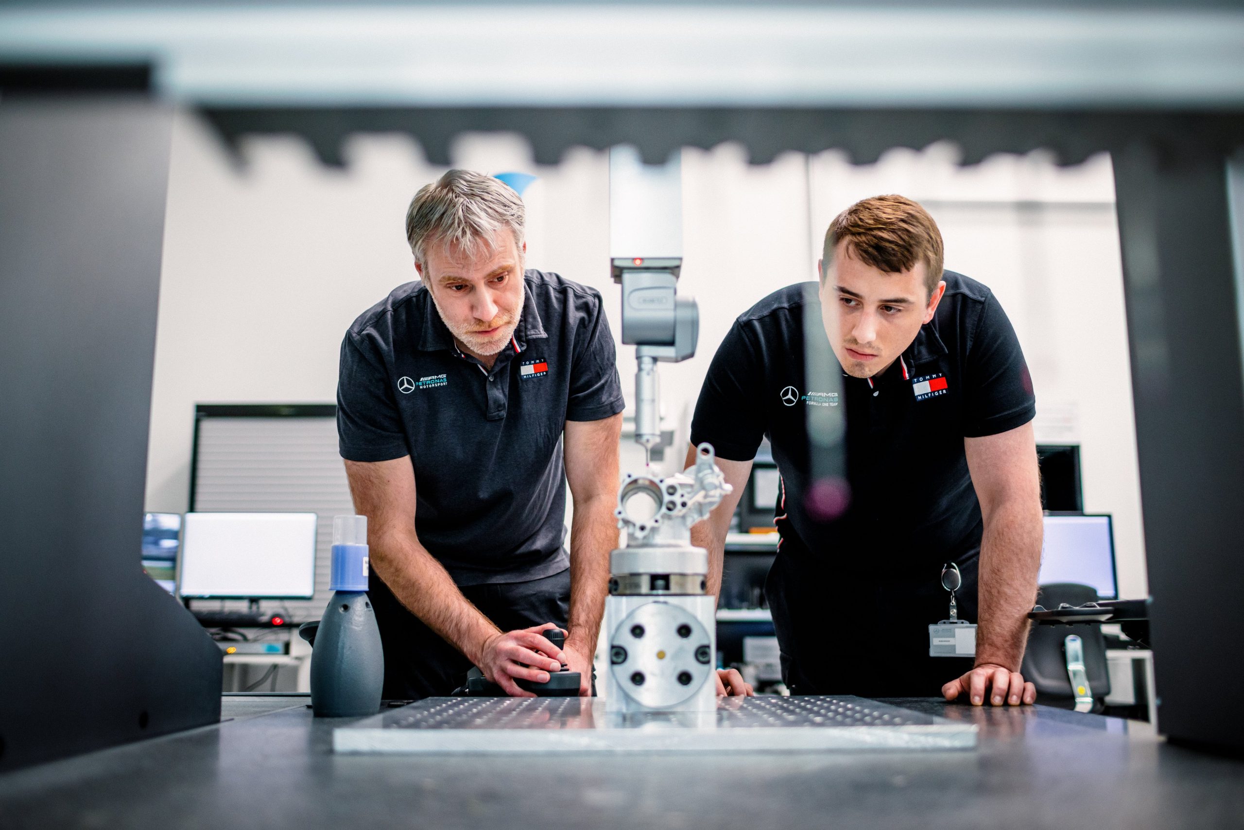 usine Mercedes Brackley F1