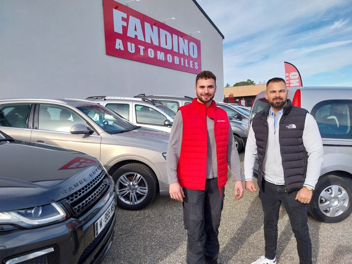 Jordan Fandino (à droite), est formel, son entreprise connaît une croissance continue depuis sa création.